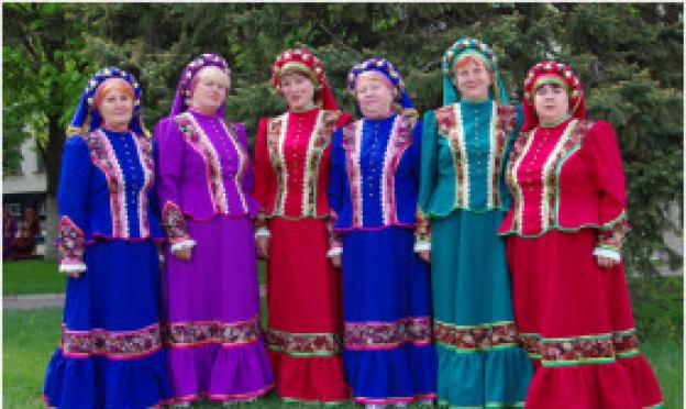 Coudre des vêtements de scène Costumes cosaques Coudre une robe pour femme dans le style cosaque