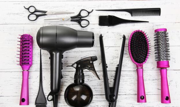 Kuinka leikata omat hiuksesi kotona saksilla ja leikkurilla